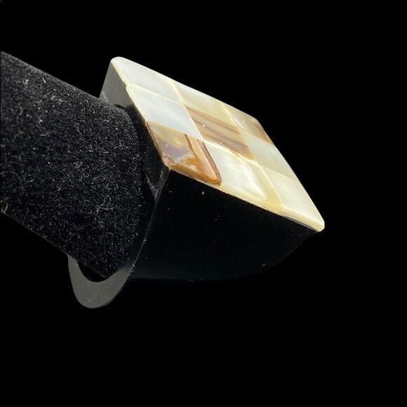 Mother of Pearl abalone ring on plastic base - Picture 3 of 12